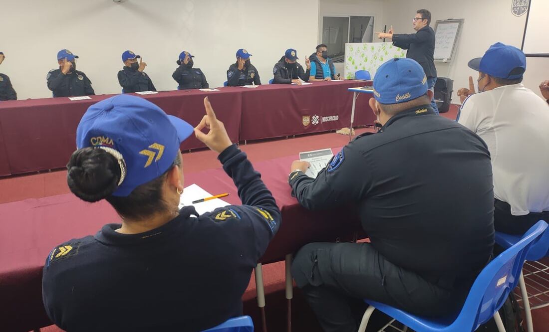 El director del Metrobús, Roberto Capuano, precisó que estas acciones de concientización serán replicadas en todo el personal que colabora en Metrobús. Foto: Especial