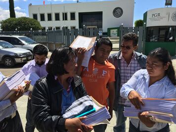 PGR entrega a comisión de Nochixtlán legajo de investigación 