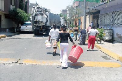 Reparan cinco fugas de agua en Neza tras el temblor 