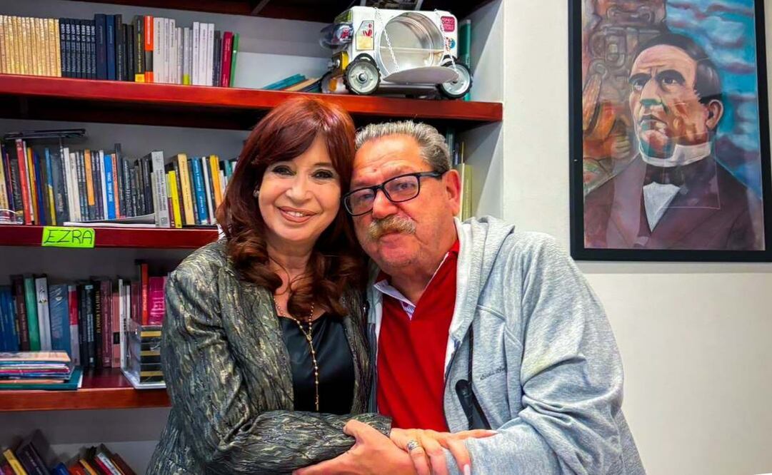 Cristina Kirchner y Paco Ignacio Taibo II. Foto: Especial