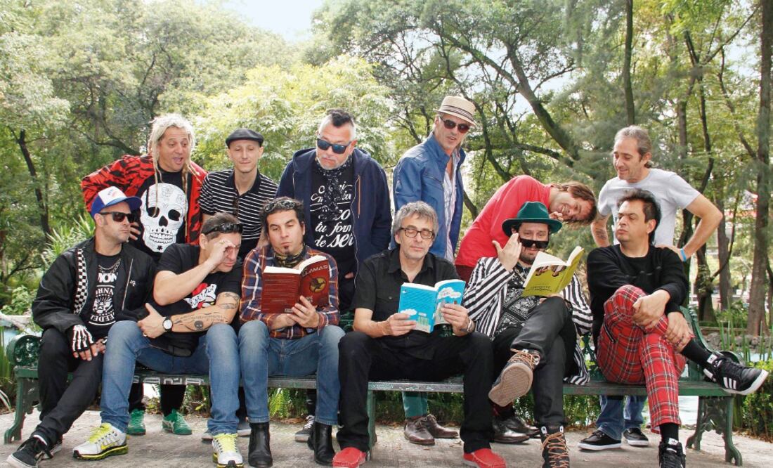 Los músicos, quienes posaron en el Parque España, forman parte de la campaña “Lo importante está en tu cabeza”, para fomentar la lectura (AGUSTÍN SALINAS. EL UNIVERSAL)