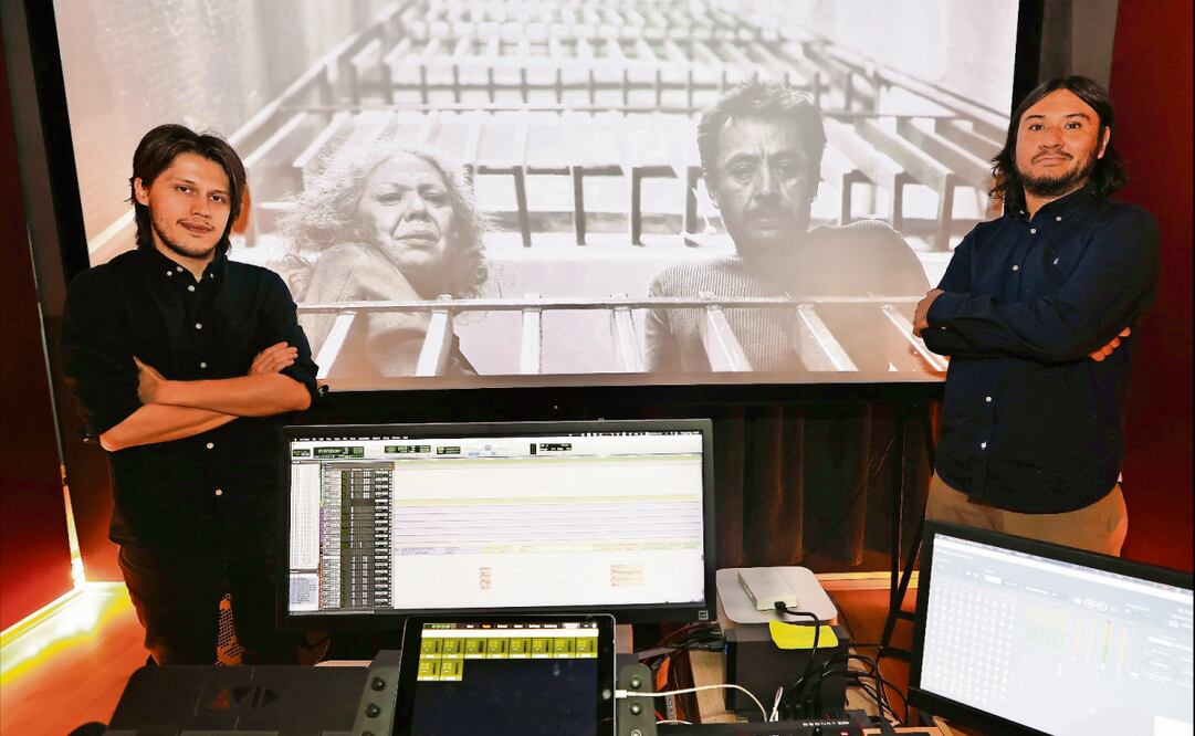 Alejandro Díaz y César González, los responsables de diseñar ambientes sonoros que ayudan a que el público se enganche con las historias. Foto: Berenice Fregoso / EL UNIVERSAL