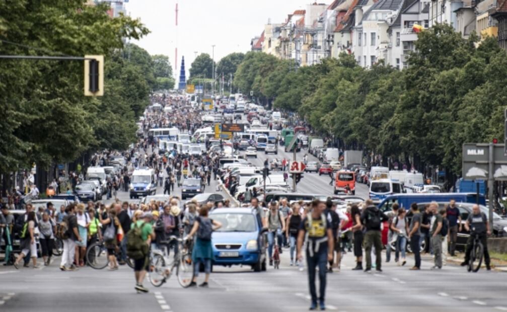 Cientos protestan contra las restricciones antiCovid en Berlín