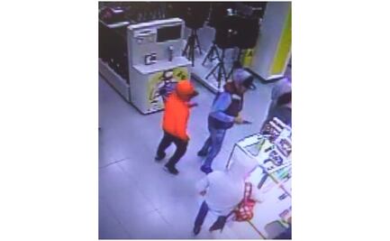 Asaltan tienda departamental en Nezahualcóyotl; roban 125 celulares