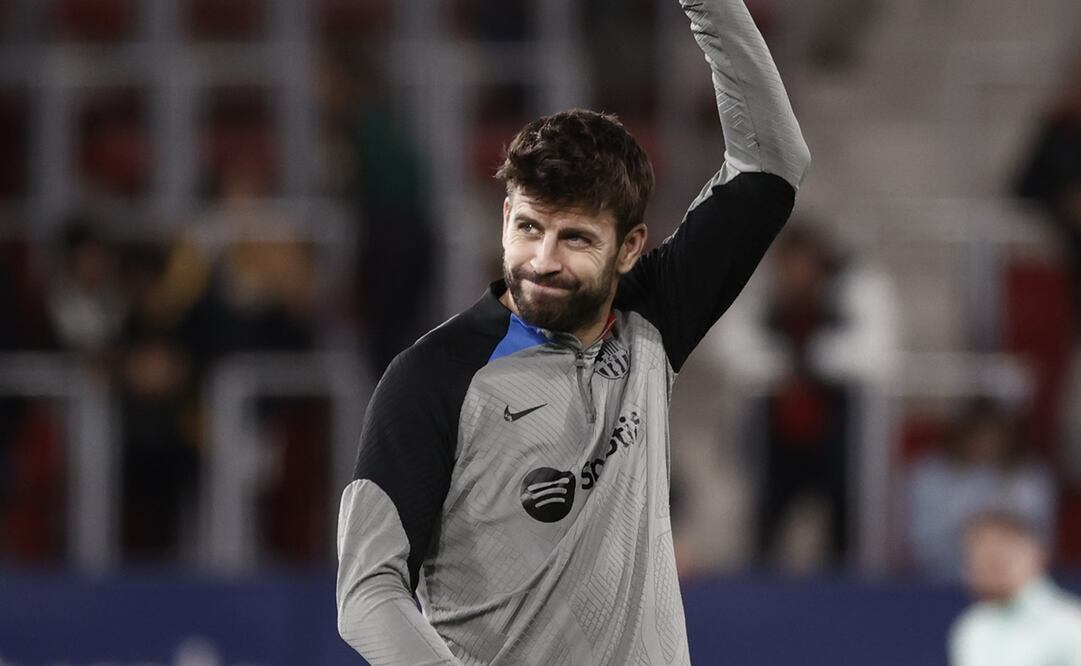 Gerard Piqué despidiéndose en su último partido como profesional - FOTO: EFE