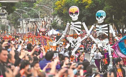 Lluvia no resta ánimo a desfile de catrinas