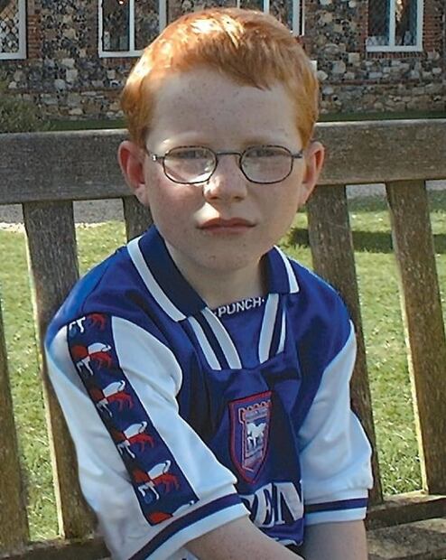 Ed Sheeran enternece con foto de cuando era un niño amante del futbol