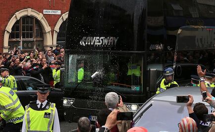 West Ham suspenderá de por vida a hinchas que atacaron camión de ManU