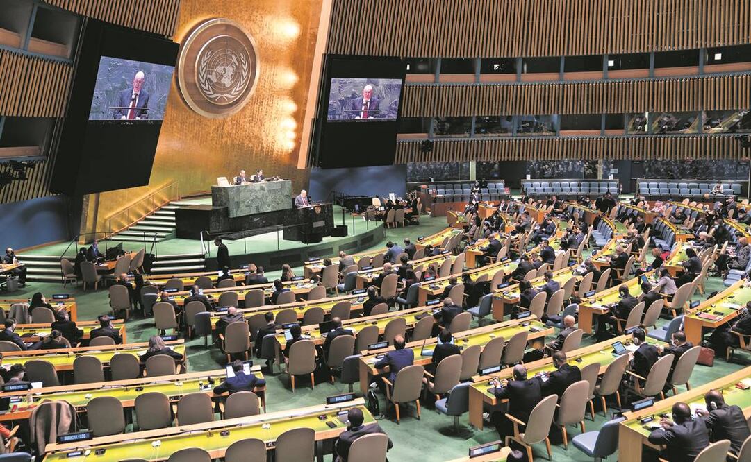 Vassily Nebenzia, embajador de Rusia ante Naciones Unidas, durante su discurso en la Asamblea General. Su intento para que el Consejo de Seguridad avalara una resolución sobre Ucrania fracasó. Foto: John Minchillo/ AP.