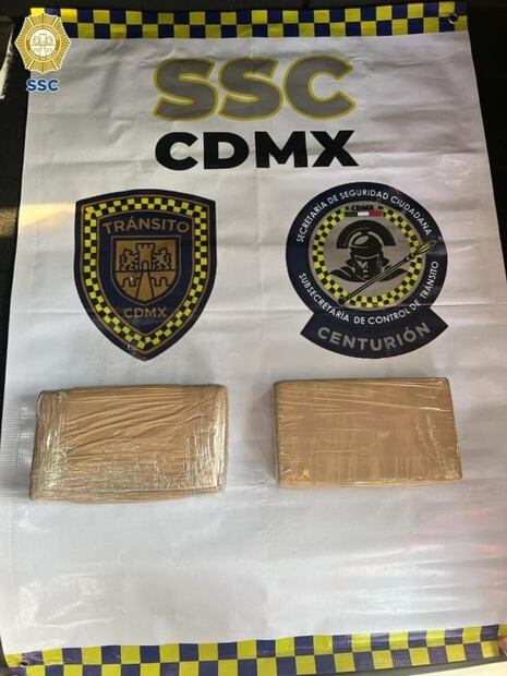 VIDEO: Policías encuentran escondite secreto en auto con paquetes de droga, revela Harfuch
