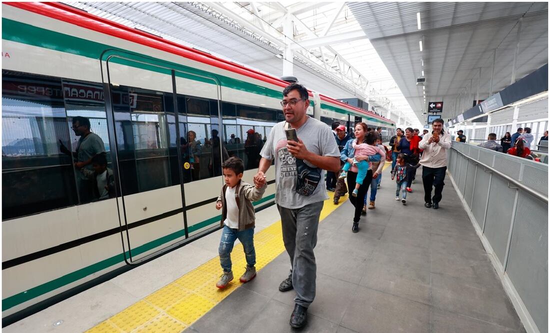 El Banco Nacional de Obras y Servicios Públicos (Banobras) informó que a partir de este miércoles 29 de mayo y hasta nuevo aviso, el Tren Interurbano México-Toluca cambia de horarios por obra de ampliación a Santa Fe. Desde su inauguración en 2023, El Insurgente ha trasladado a más de 2 millones 600 mil personas. Foto: Claudia González / EL UNIVERSAL