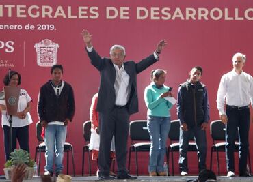 En municipio con huachicol, AMLO advierte peligro por tomas clandestinas