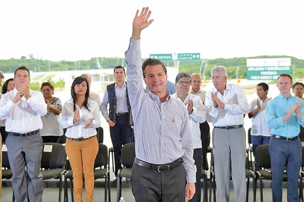 El presidente Enrique Peña Nieto entregó la ampliación del Periférico "Pablo García y Montilla", en Campeche, en el marco del Día del Caminero (ESPECIAL)