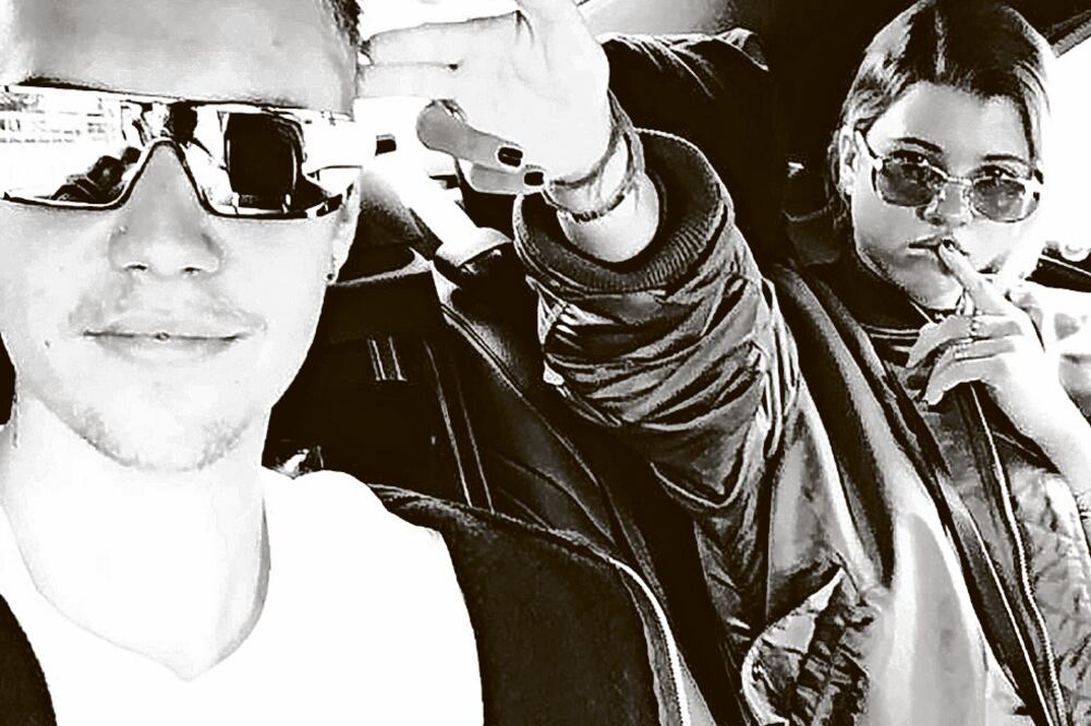 Reacc ión. Unos 300 mil comentarios escribieron los fans en las seis fotografías que Justin Bieber publicó en compañía de Richie, todas en blanco y negro y de una misma escena a bordo de un automóvil (INSTAGRAM)