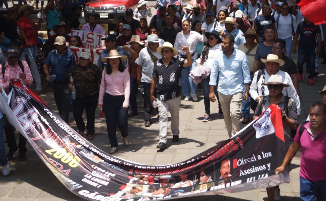 Docentes de sección 22 en Oaxaca. Foto: Edwin Hernández/EL UNIVERSAL