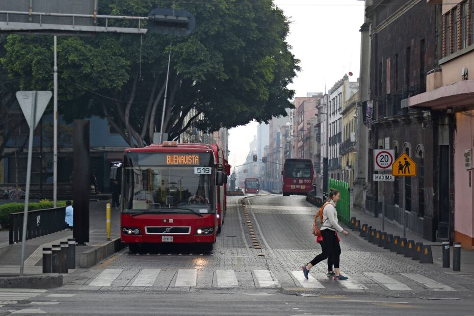 Vientos salvan a CDMX de contingencia ambiental