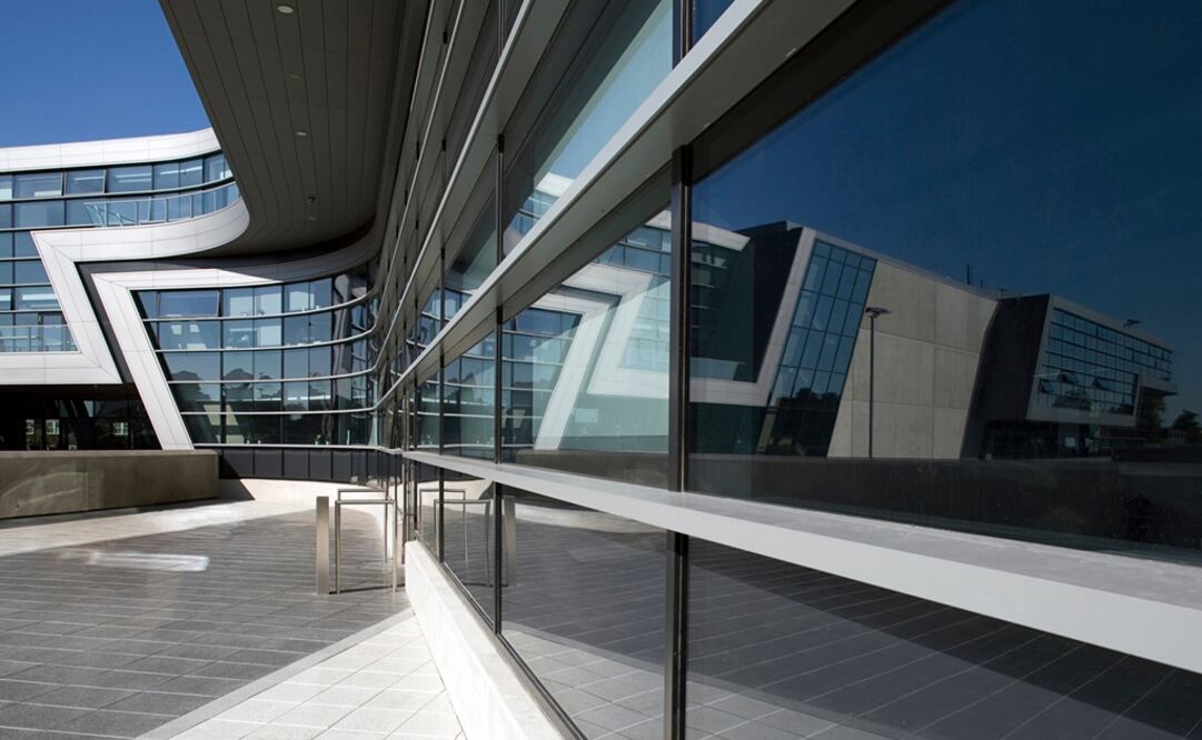 Imagen de la Evelyn Grace Academy, escuela diseñada por la arquitecta Zaha Hadid, la única mujer que ha ganado el premio Pritzker de forma individual. Foto: Reuters/Luke Hayes/RIBA/Handout, archivo