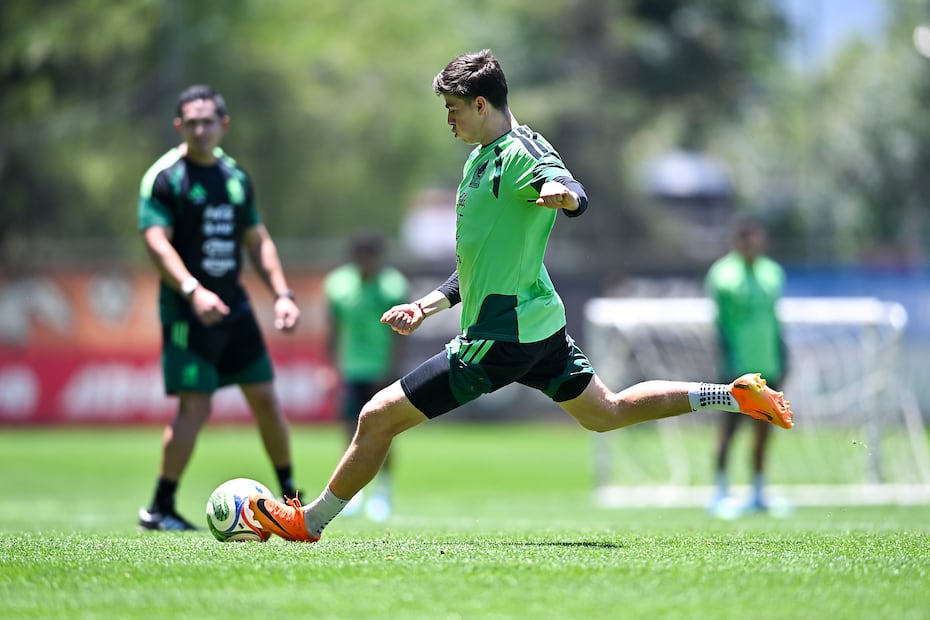 Armando "Hormiga" González en entrenamiento con la Selección Mexicana, durante la concentración previa al Mundial de 2026 - Foto: Imago7