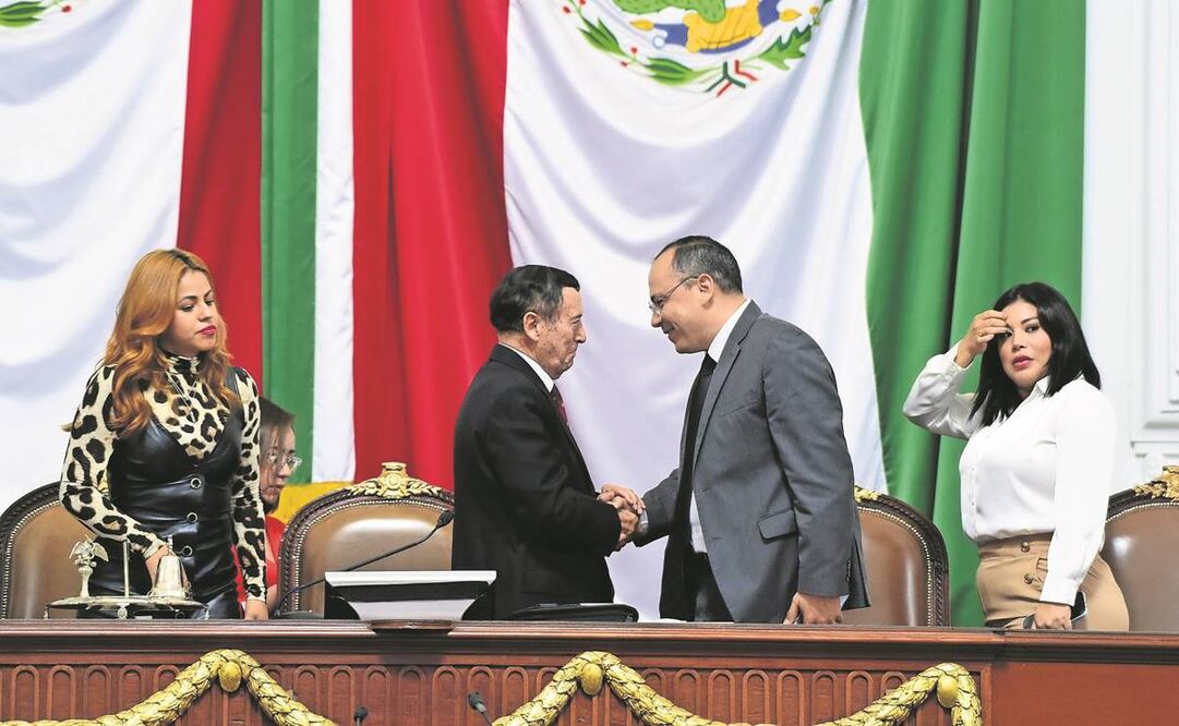 Fausto Manuel Zamorano (arriba) fue elegido por mayoría de votos en Donceles. El Congreso del Edomex (abajo) al inicio de sesiones. Foto: Especial.