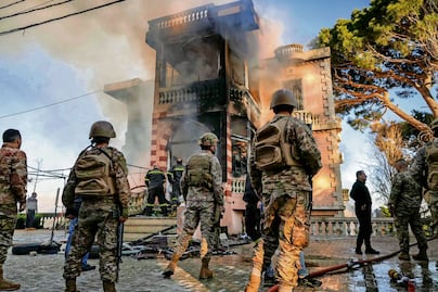 Netanyahu ordena atacar con fuerza a Hezbolá en Líbano; acusa al grupo de violar la tregua establecida