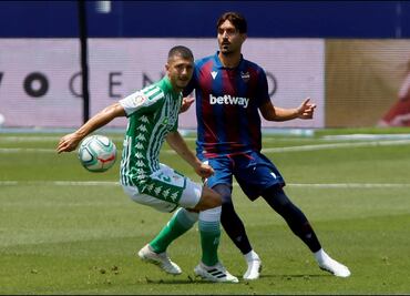 Guido Rodríguez divide a la afición del Betis entre insultos y elogios