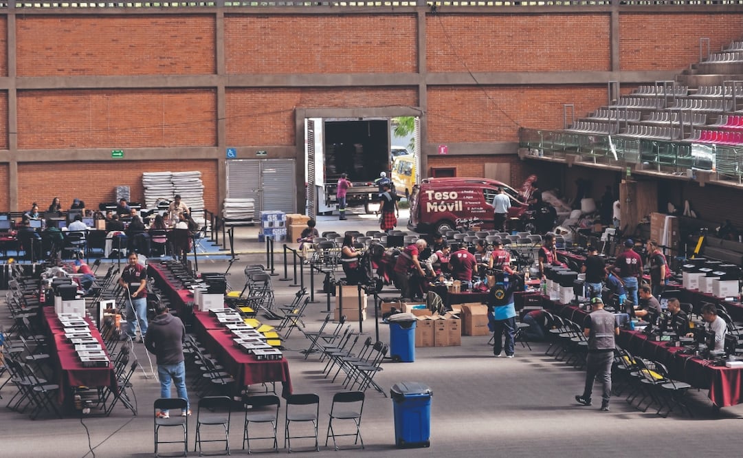 La emisión de la tarjeta de conducir permanente comenzará hoy en el macromódulo instalado en la Magdalena Mixhuca. Foto: de HUGO SALVADOR. EL UNIVERSAL