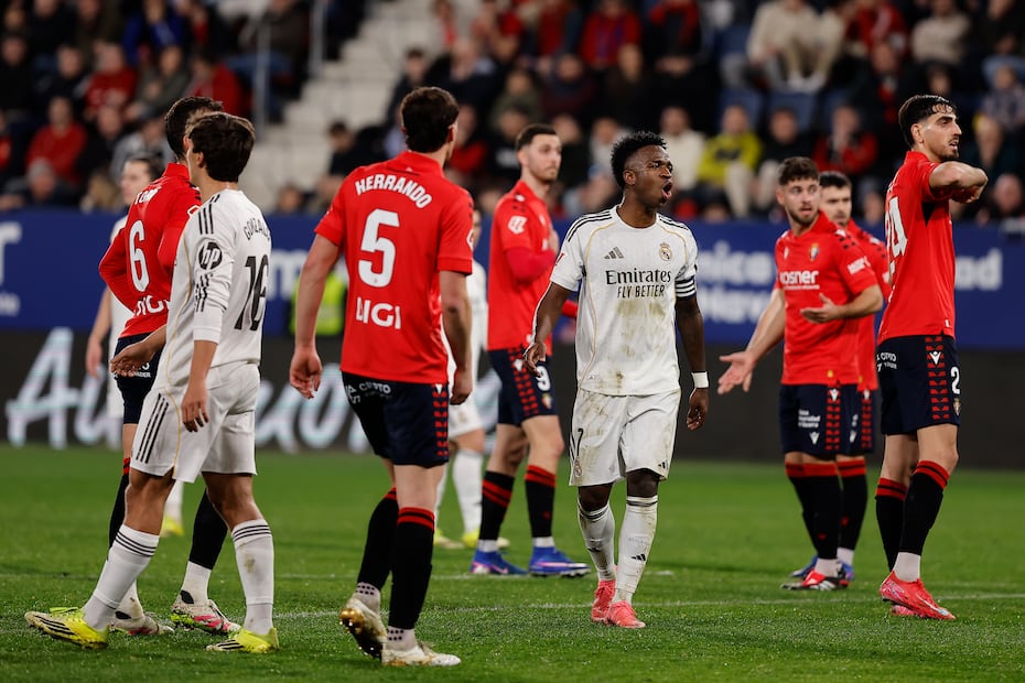 Real Madrid perdió en la pasada jornada con el Osasuna y permitió que el Barcelona recuperara el liderato de LaLiga / FOTO: EFE