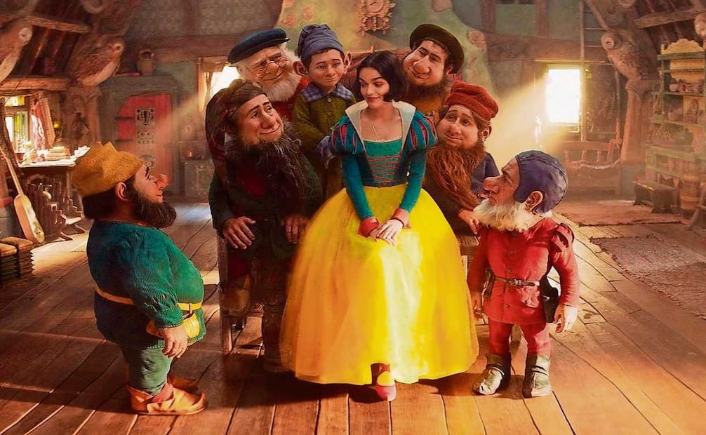 Rachel Zegler dio vida a Blanca Nieves en la película de 2025. Fotos: Disney y Paramount Pictures