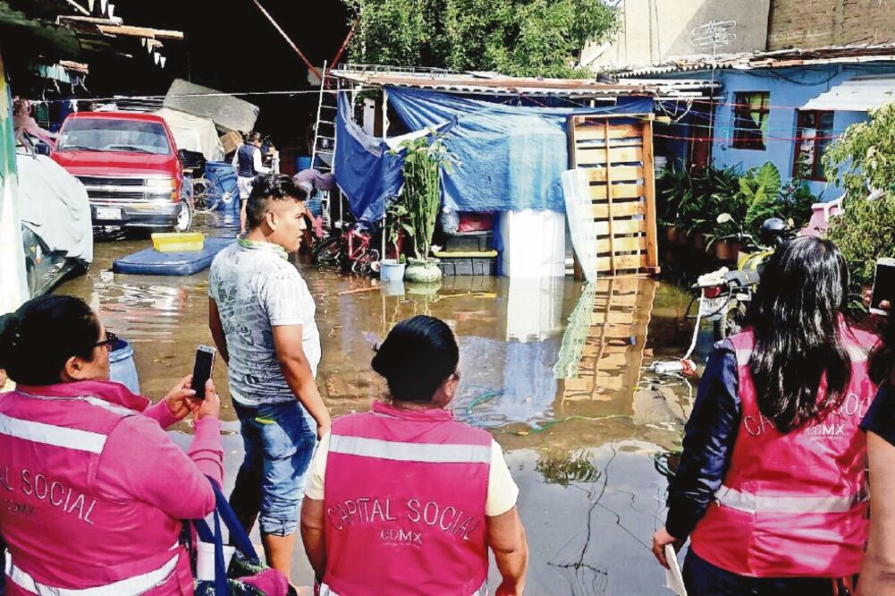 La Secretaría de Desarrollo Social informó que se ha apoyado a familias de las delegaciones Coyoacán, Xochimilco y Tlalpan, con la entrega de enseres domésticos, bases de cama, colchones, cobijas, parrillas, salas y comedores (SEDESO)