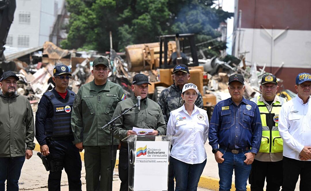 El ministro del Interior y de Justicia de Venezuela, almirante Remigio Ceballos, habla durante una conferencia de prensa en la prisión de Tocorón, Aragua, el 23 de septiembre de 2023. Foto: AFP