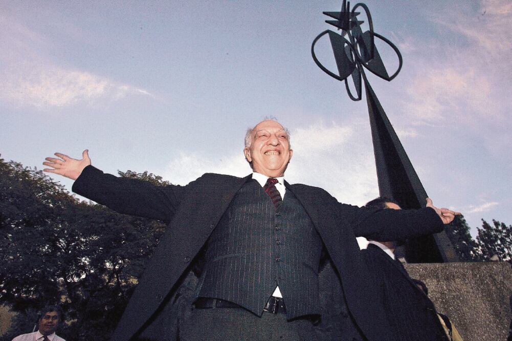 Sergio Pitol en la UNAM, donde cursó estudios en la licenciatura de Derecho. Foto: ARCHIVO EL UNIVERSAL