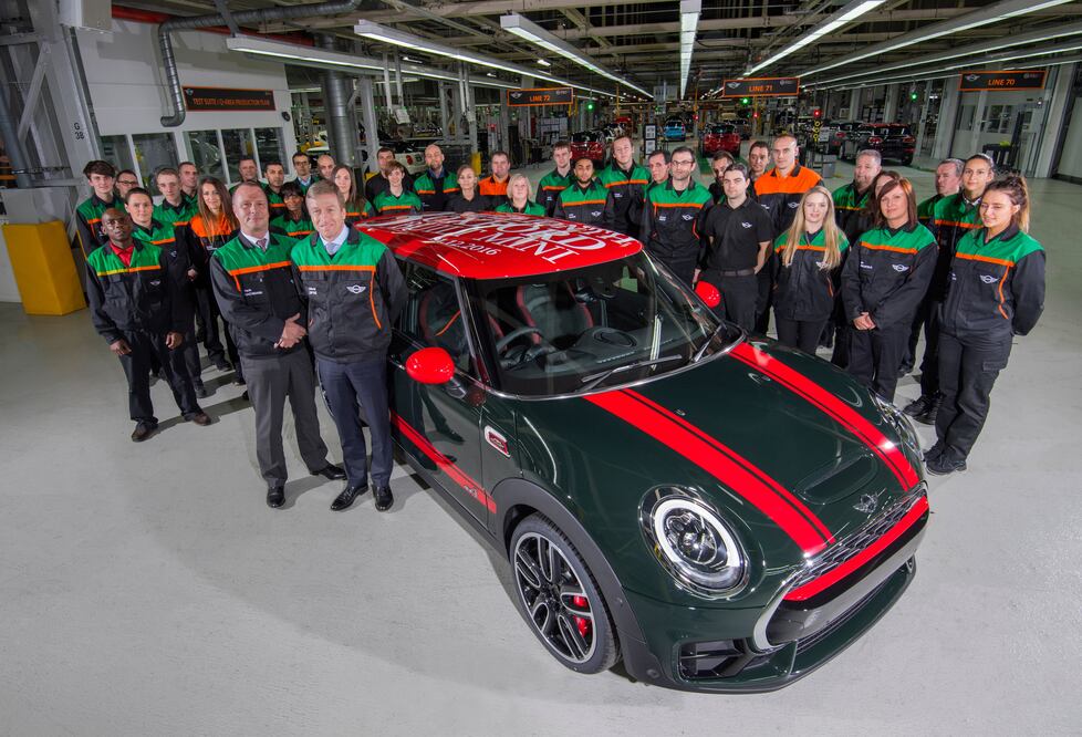 Oxford festeja los tres millones de MINI