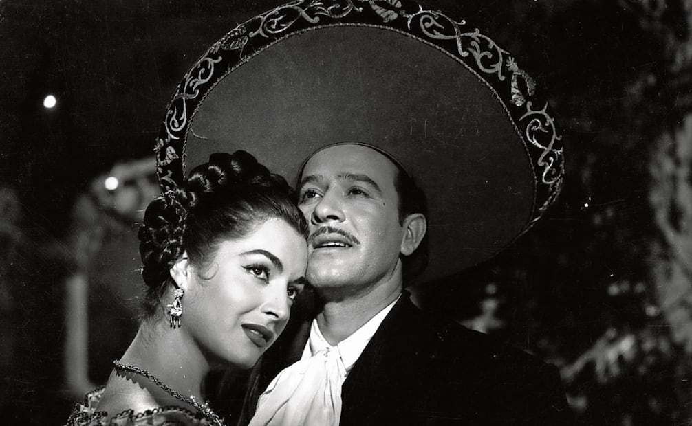 El filme de Miguel Zacarías se estrenó en 1954, en el póster que anunciaba la película en el cine Olimpia, se advertía de las escenas de besos apasionados entre Pedro y Elsa.