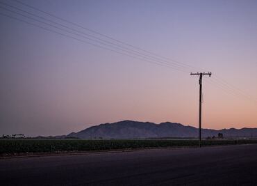 Desesperación obliga a migrantes a “encajuelarse” para cruzar frontera