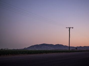 Desesperación obliga a migrantes a “encajuelarse” para cruzar frontera