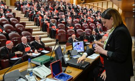 FOTOS: Así fue el momento en que es anulado el Anillo del Pescador del papa Francisco