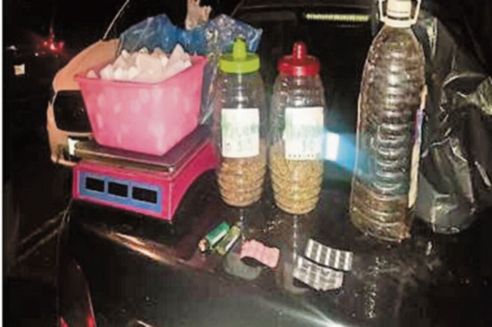 Decomiso. En la GAM autoridades hallaron vitroleros con dos kilos de marihuana, 77 botecitos con solventes y uno de 15 litros. Foto/Especial