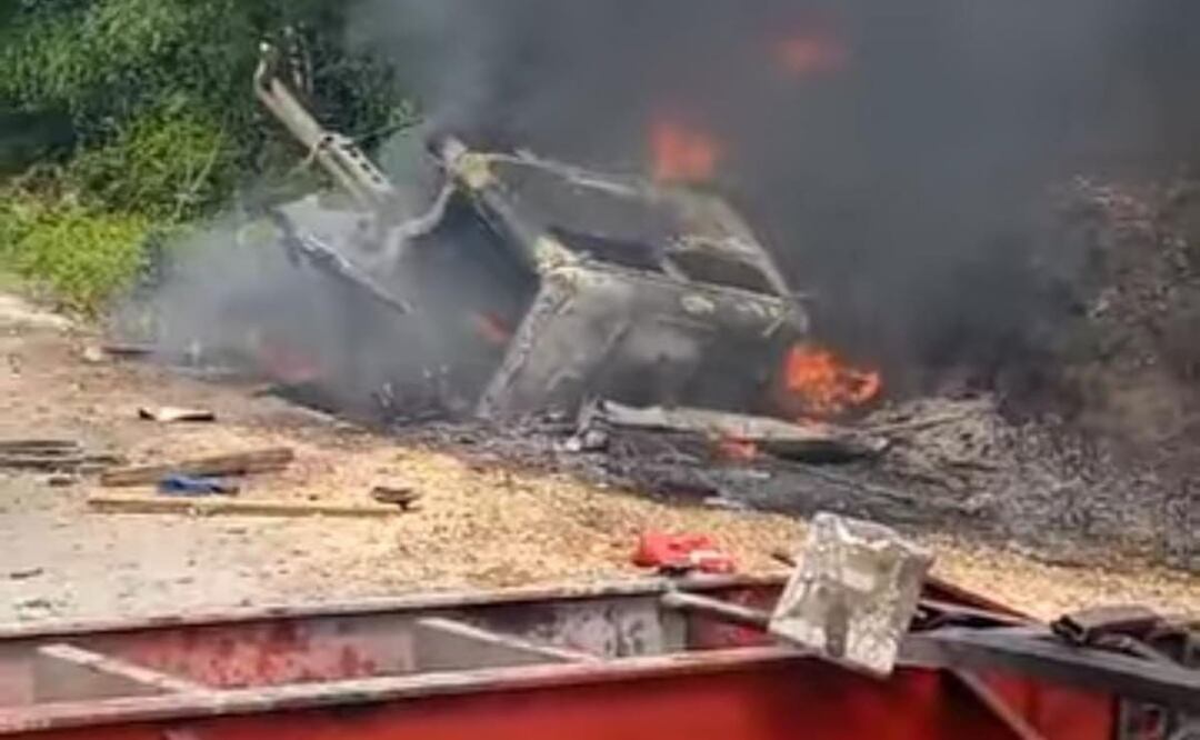 Personas que transitaban por la zona se percataron del siniestro y de inmediato dieron aviso a las autoridades de la Secretaría de Seguridad Pública (SSP) y el Cuerpo de Bomberos. Foto: Especial