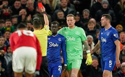 Video: Gana Gueye cachetea a su compañero del Everton y es expulsado 