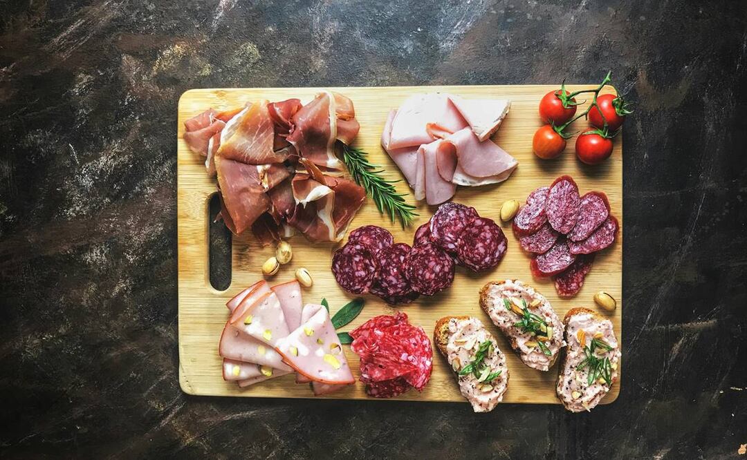 Sustituye los embutidos en tu alimentación con estas opciones. Foto: Pexels