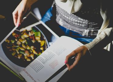 Libros con sabor: aumenta tu biblioteca gastronómica con estas opciones
