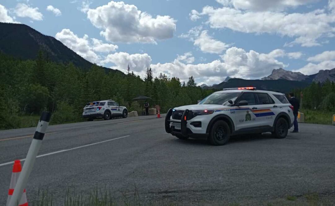 Elementos de la Real Policía Montada de Canadá resguardan la entrada al pueblo de Kananaskis para el G7. Foto: Pedro Villa y Caña / EL UNIVERSAL