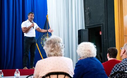 Alcalde de Miami y único latino en primarias republicanas retira su candidatura, es el primero en bajarse de la contienda