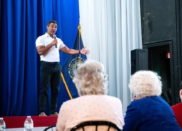 Alcalde de Miami y único latino en primarias republicanas retira su candidatura, es el primero en bajarse de la contienda