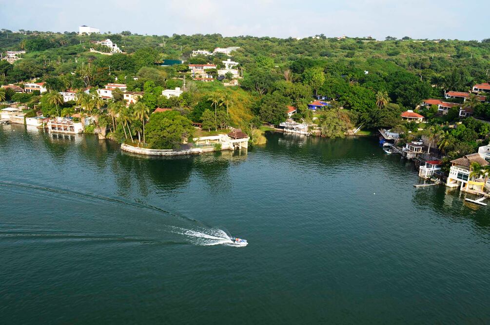Disfruta de los paisajes de Tequesquitengo, ubicado a hora y media de la CDMX. (Foto: Conurbados)