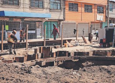 Obras de drenaje dañan casas en Chalco, acusan