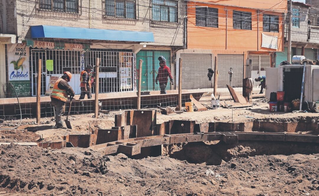 Las obras iniciaron en noviembre de 2022 y meses después los habitantes de la zona dieron a conocer los daños que han sufrido desde entonces sus inmuebles por las excavaciones del Colector Solidaridad. FOTO: LUIS CAMACHO. EL UNIVERSAL