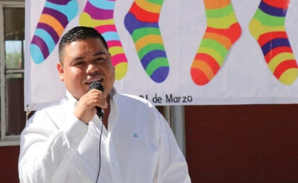 Alcalde de Morena en Coahuila avienta miles de pesos en billetes como “Bolo” en bautizo de su hijo