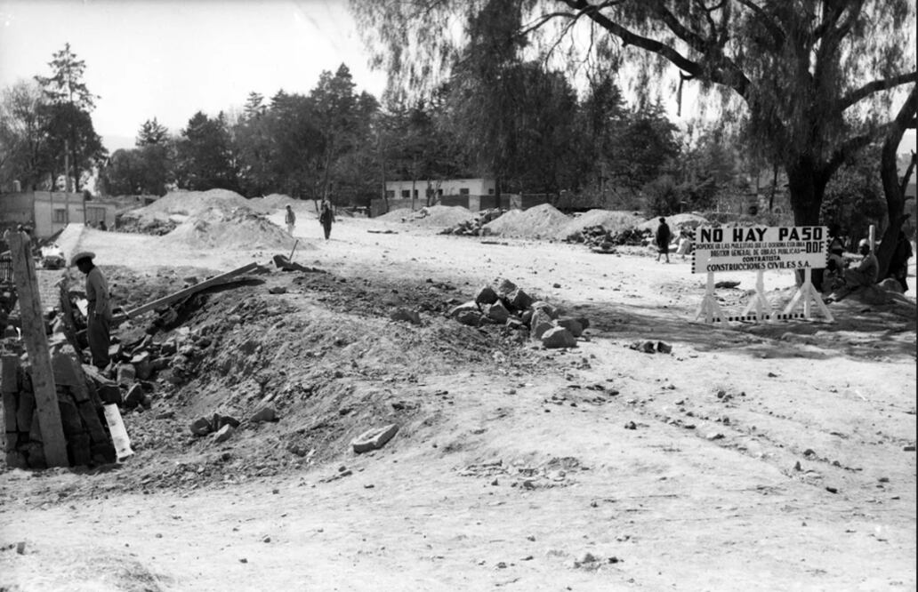 Las páginas de este diario informaban oportunamente a sus lectores sobre los trabajos de ampliación y prolongación de las avenidas Revolución y Río Magdalena, por la entonces Secretaría General de Obras Públicas del Departamento del Distrito Federal, en los años cincuenta. Imagen: Archivo/El Universal