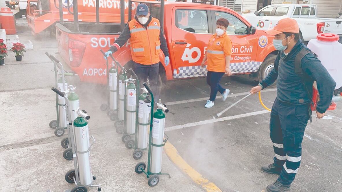 Los tanques de oxígeno se sanitizan y son rellenados para un nuevo préstamo. Desde el 15 de diciembre se han realizado 140 servicios. Foto: ESPECIAL